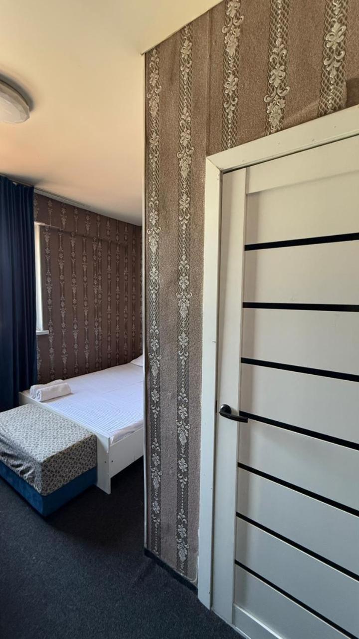Пана Hotel Alma-Ata Buitenkant foto